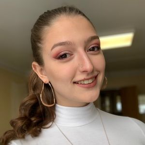 Meet your Posher, Haley